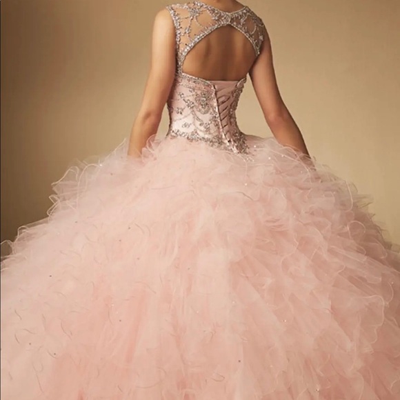 Quinceñera dress - Picture 2 of 3